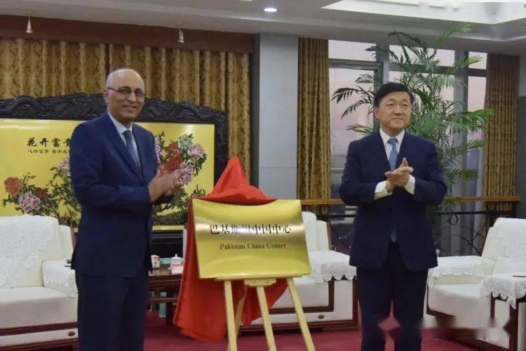 IM电竞官网-
上合示范区巴基斯坦国家客厅揭牌!巴基斯坦中国中心同步启用(图2) IM电竞官网-
上合示范区巴基斯坦国家客厅揭牌!巴基斯坦中国中心同步启用(图2)